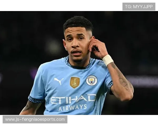 23号球员闪耀绿茵场 足坛新星崭露头角 打破记录赢得球迷热爱